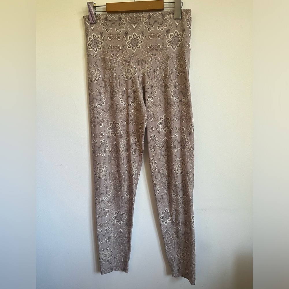 Aerie Real Me Chill Play Move Boho Neutral Paisley High Waist Leggings - L Large